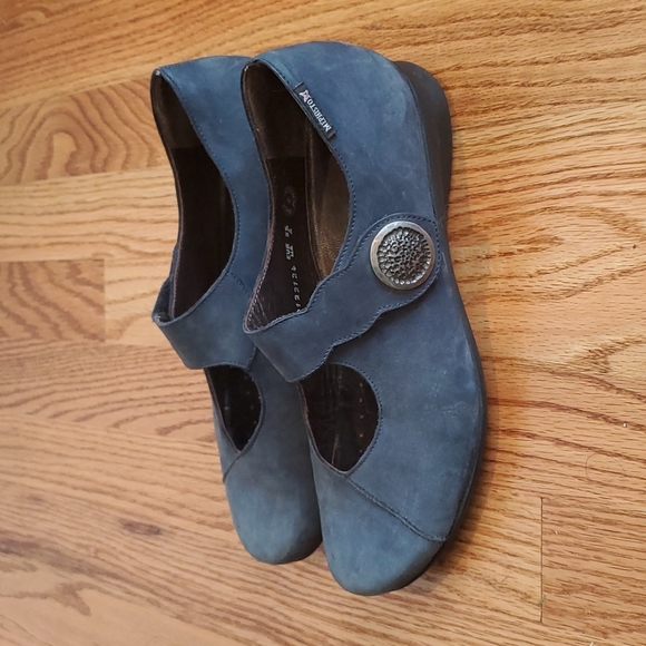 Mephisto Women's Size 8 Suede Flats Shoes - Picture 4 of 9